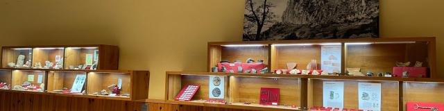 salle d'exposition de la mairie de Roquefixade