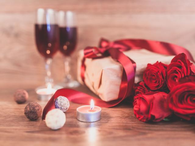 Roses Wooden Table Gift Red Bow